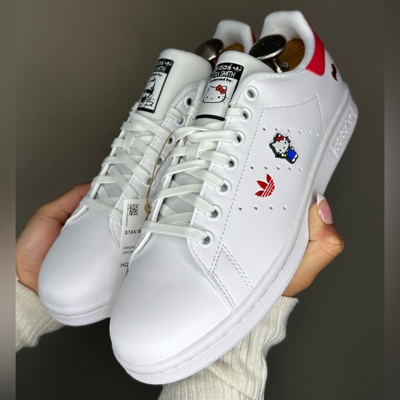adidas Originals x HELLO KITTY AND FRIENDS STAN SMITH HQ1901 - Picture 1 of 8